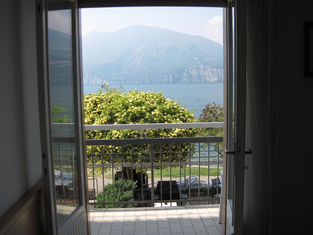 Piccolo Hotel Direkt Am See Бренцоне-суль-Гарда Екстер'єр фото