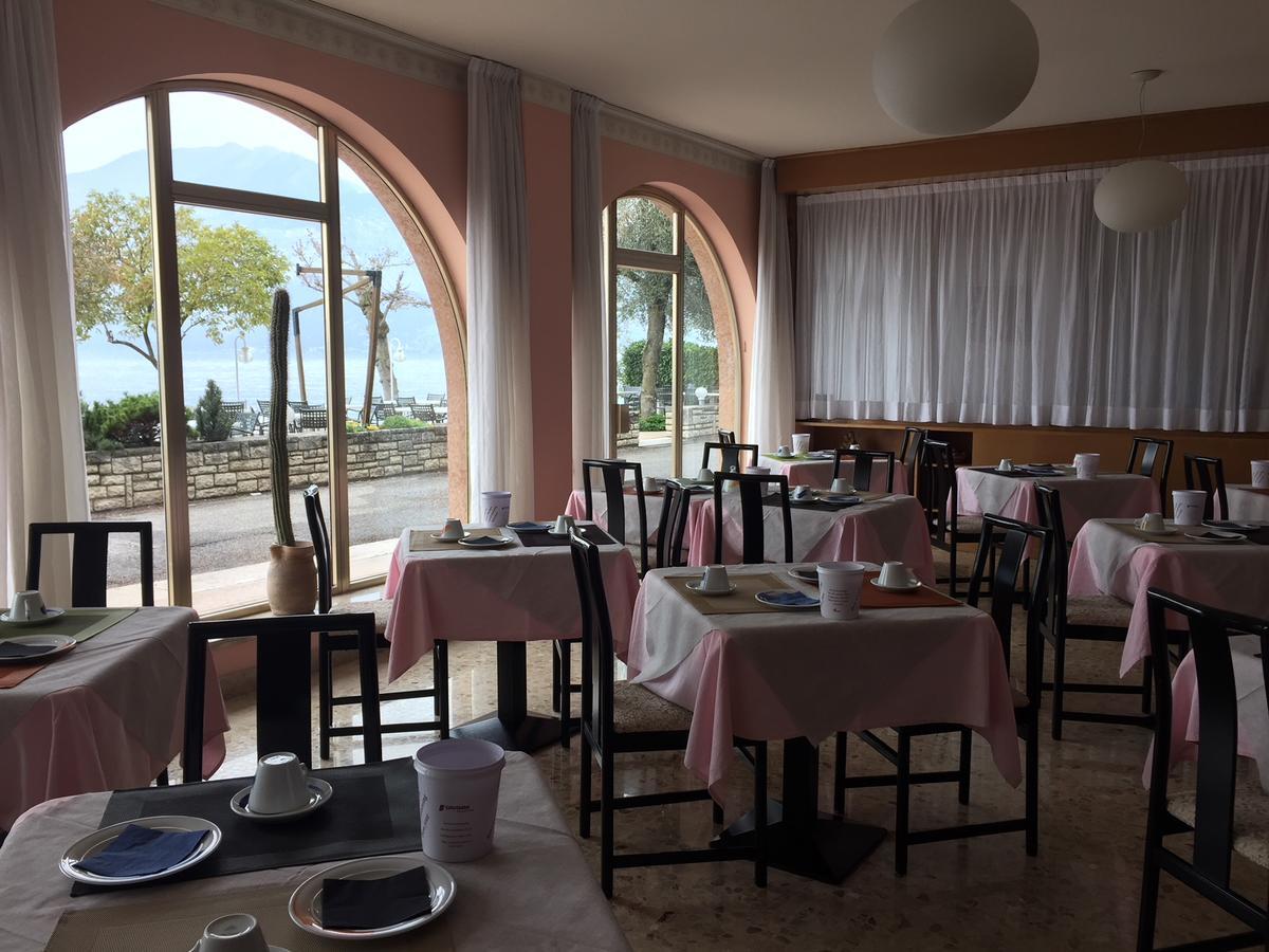 Piccolo Hotel Direkt Am See Бренцоне-суль-Гарда Екстер'єр фото